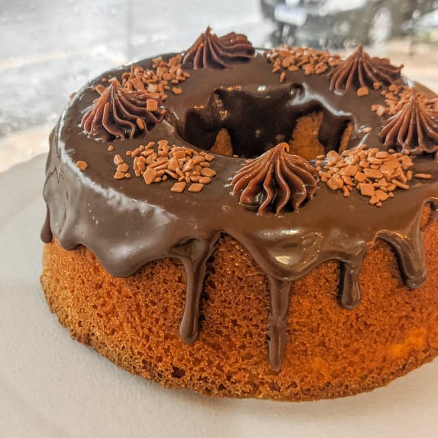 Bolo caseiro com cobertura / Cenoura e brigadeiro